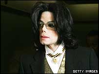 Michael Jackson se diz inocente das dez acusações