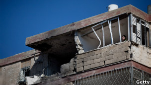 Edifício em Kiriat Malachi atingido por foguete palestino que matou três israelenses na quinta-feira