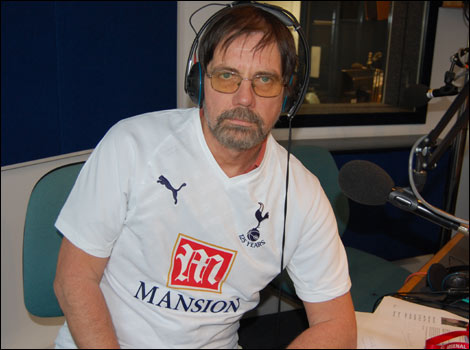 Roger Bara in Tottenham shirt for CIN