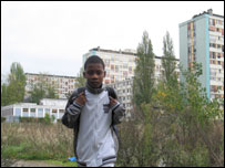 Majoritatea imigranţilor locuiesc în blocuri cu chirie la stat