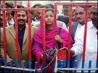 نئے نظام کے تحت پولیس ضلعی ناظم کے ماتحت ہے۔