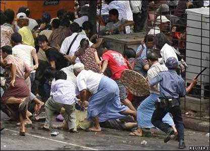 Police batton charges protesters in Burma