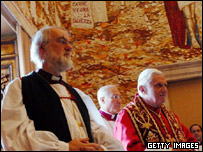  آرچ بشپ آف کنٹربری پوپ بینیڈکٹ کے ہمراہ(فائل فوٹو)