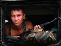 Gori'de bir Rus asker