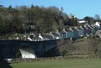 Tai ar bont Llandeilo