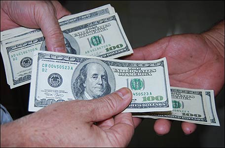 Intercambio de dólares / Foto: Raquel Pérez