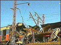 Trêm destruído por explosão