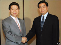 Roh Moo-hyun e Hu Jintao em Moscou