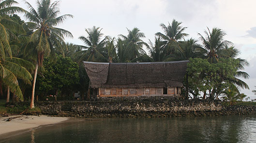 Ty ar ynys Iap © Charlotte Scott