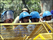 Khoảng 15 ngàn cảnh sát và lính đặc nhiệm được triển khai 