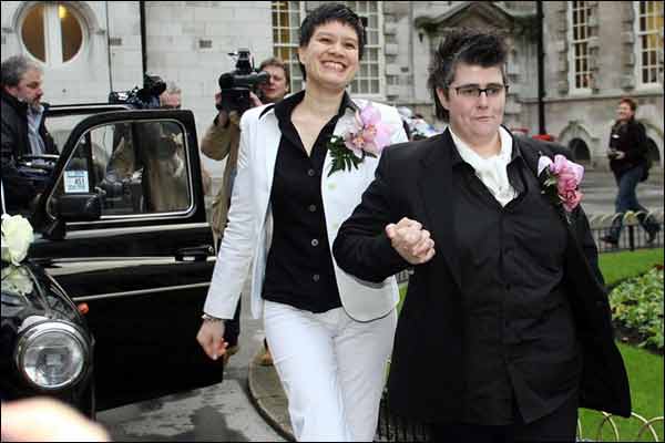 ब्रिटेन में समलैंगिक शादियों की शुरुआत 