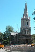 Eglwys Tremadog yn cael ei adnewyddu.