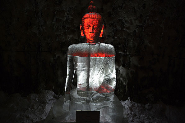 стеклянная статуэтка