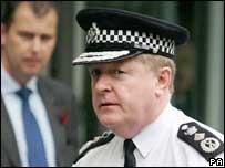 O comissário da Polícia de Londres, Ian Blair
