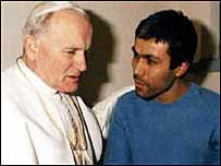 پاپ و محمد علی آقجا