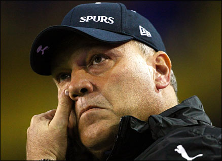 Martin Jol wears his Spurs cap by the pitch