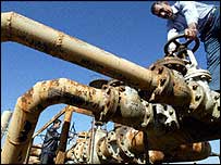 تاسيسات و کارمند نفتی