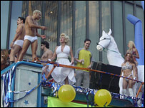 Parada do Orgulho GLBT de São Paulo, 2006 (Foto: Cézar Xavier)