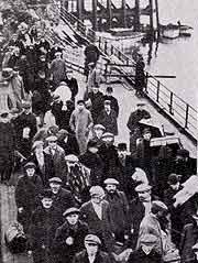 German POWs on the pier, 1915