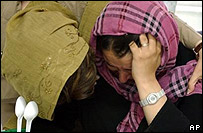 کارکنان روزنامه توقيف شده اقبال