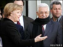 Mahmud Abbas ve Angela Merkel
