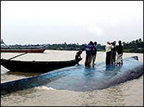 बांग्लादेश में नाव दुर्घटनाएँ अक्सर होती रहती हैं