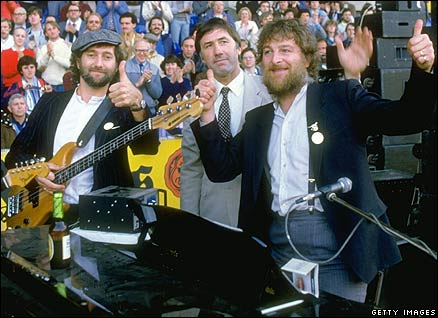 Chas 'n Dave make an appearance at Spurs
