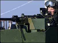 يکی از نيروهای حافظ صلح ناتو 