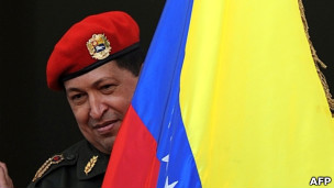 Chávez em aparição na noite desta segunda (AFP)