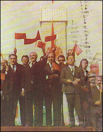 شماری از اعضای حزب دموکراتیک خلق افغانستان، بعد از پیروزی کودتا در برابر ارگ ریاست جمهوری در کابل