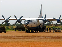 Darfur'a silah taşıdığı söylenen Antonov tipi uçak