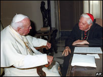 D. Bernard Law com o papa João Paulo 2º