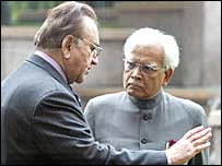 Hindistan Dışişleri Bakanı Natvar Singh ve Pakistan Dışişleri Bakanı Hurşid Mahmud Kasuri