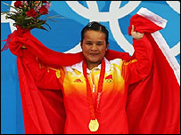 Vận động viên TQ Trần Tiếp Hà, huy chương vàng Olympics Bắc Kinh môn cử tạ nữ hạng 48kg
