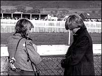 Camilla a Diana na jezdeckých závodech v Ludlow v roce 1980