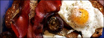  Fried bacon and egg on toast