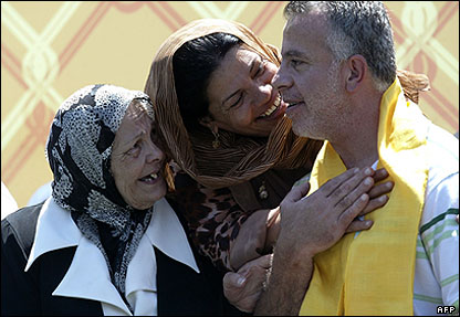 نسیم نسر در کنار خانواده اش