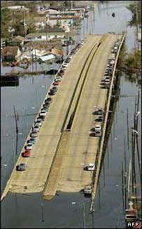 پلی زیر آب رفته