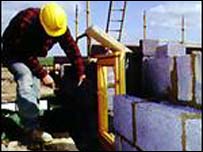 Українські будівельники покликані замінити польських, які виїхали, зокрема, до Британії