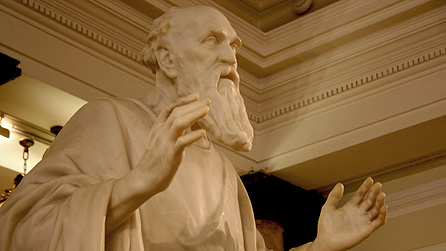 Cerflun o Dewi Sant yn Neuadd y Ddinas, Caerdydd