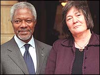 Clare Shortová a Kofi Annan