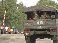 Vojáci v ulicích Andižanu (18/05/2005)