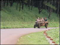 Máy cày trên đường phố Buôn Mê Thuột