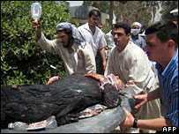 Nhiều người bị thương ở Suleiman Beg đã phải trải quãng đường xa mới tới được nơi chữa trị