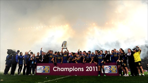 Leeds hold the Grand Final trophy aloft