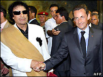 Muammar Khadafi e Nicolas Sarkozy