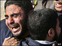 Parentes de vítimas dos ataques israelenses em Gaza