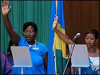 بعض لوگوں کا خیال ہے کہ پارلیمان میں خواتین کا آنا اچھا ہے