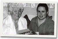 Sian Rhys Williams gyda Betty Jones o Waun Cae Gurwen 