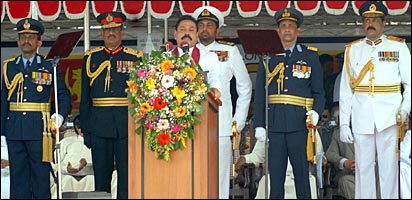 President Rajapaksa with armed forces commanders (photo Sudath Silva)